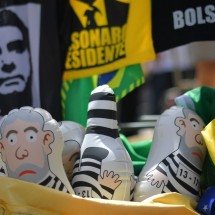 Criador de Pixuleco é investigado por supostas ameaças contra ex-namorada - AFP / Carl DE SOUZA