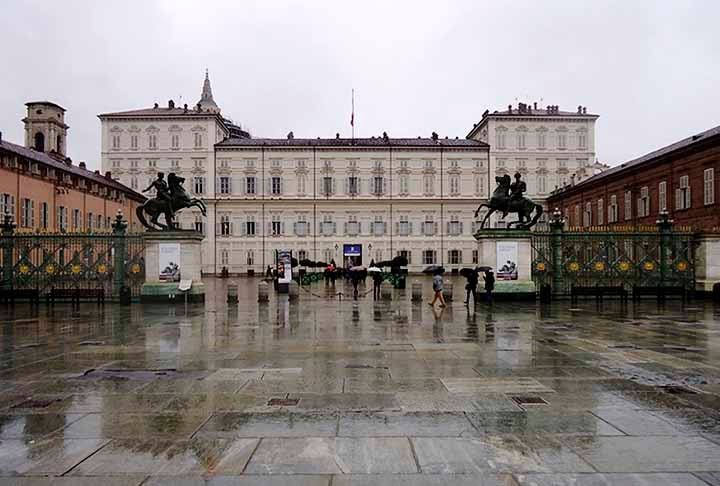 O Palácio Real de Turim é um antigo palácio real da Casa de Saboia. É a primeira e a mais importante das residências construídas pelos Saboia no Piemonte. Foi proclamado Património da Humanidade pela UNESCO, em 1997, como parte do conjunto das residências da dinastia.