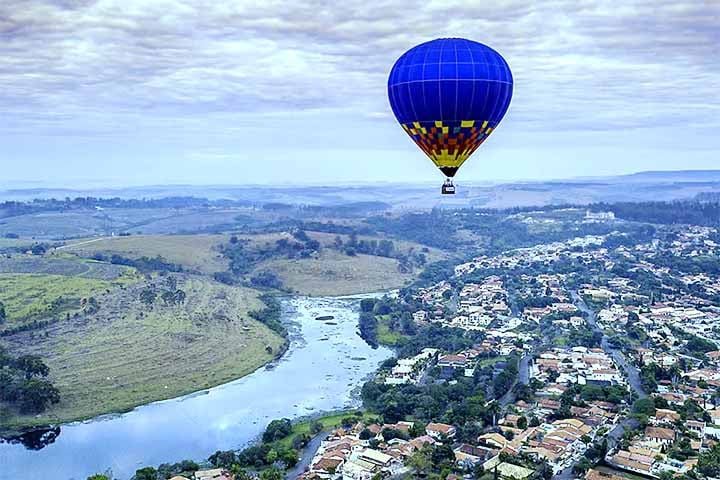 As águas possuem valor medicinal em fontes naturais, transmitindo paz, tranquilidade e equilíbrio. Na década de 20, o fundador contratou o Instituto de Pesquisas Tecnológicas para analisar as águas minerais descobertas acidentalmente na busca por petróleo.