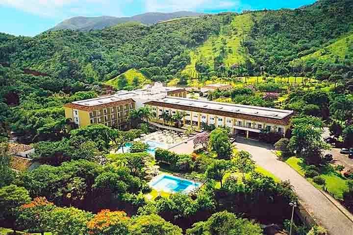 Além das águas termais que são comparadas às melhores do mundo, devido às suas propriedades relaxantes, terapêuticas e temperatura de 39°C, a cidade também oferece o destino perfeito ao ecoturismo.