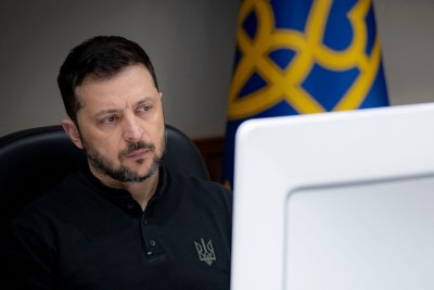 O presidente ucraniano, Volodymir Zelensky, vai enviar representantes para as negociações com russos e americanos para a paz entre os países -  (crédito: UKRAINIAN PRESIDENTIAL PRESS SERVICE/AFP)