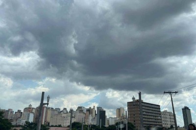 A Defesa Civil recomenda que, em caso de fortes chuvas, a população evite áreas de inundação  -  (crédito: Edésio Ferreira/ EM / D.A Press)