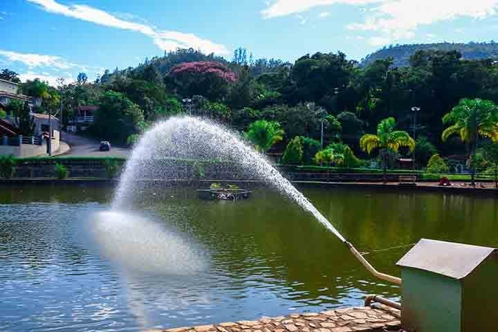 Monte Alegre do Sul faz parte do Circuito das Águas Paulistas e é considerada uma Estância Hidromineral em virtude da qualidades das águas, assim como é cercada de uma natureza exuberante.