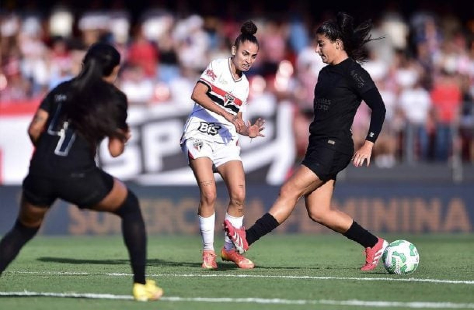 São Paulo bate o Corinthians nos pênaltis e é campeão da Supercopa Feminina