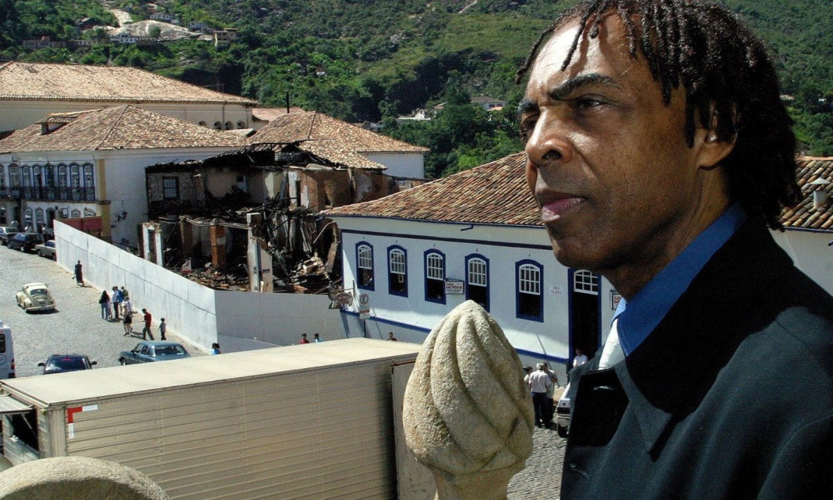Ministro da Cultura, Gilberto Gil visita o Centro Histórico de Ouro Preto em 2003 Ministro da Cultura, Gilberto Gil visita o Centro Histórico de Ouro Preto em 2003. Ele está do alto, ao fundo se veem casarões históricos