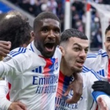 Almada faz primeiro gol pelo Lyon em vitória pelo Francês - No Ataque Internacional