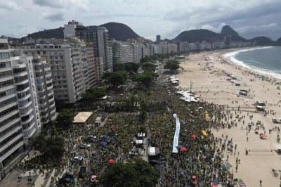 Bolsonaro tinha expectativa de reunir 1 milhão de pessoas em Copacabana -  (crédito: MAURO PIMENTEL/AFP)
