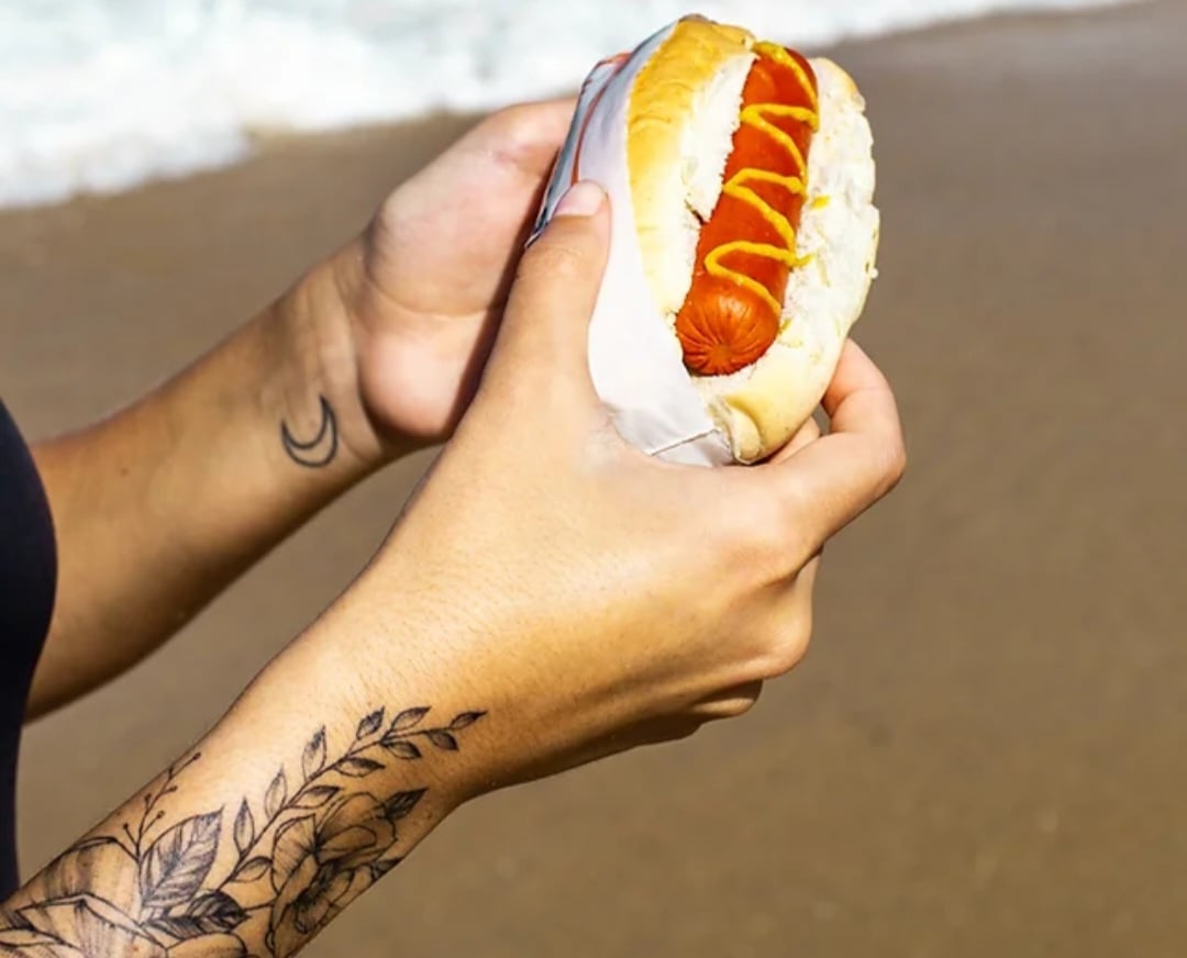 Em outubro/24, o alimento virou notícia no Rio de Janeiro. Isso porque o cachorro-quente da Geneal foi reconhecido pela Câmara Municipal  e recebeu o título de Bem Cultural de Natureza Imaterial da cidade.