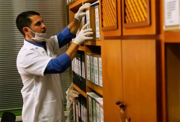 ARQUIVISTA -  A responsabilidade desses profissionais era separar documentos de arquivos institucionais e pessoais, além de organizá-los por grau de relevância 