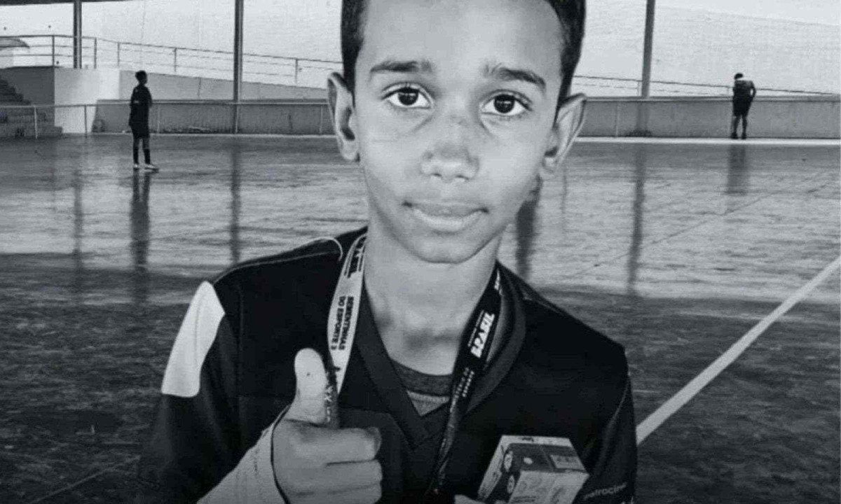 O menino de 12 anos que foi atacado por dois rottweilers em Itabira, na Região Central de Minas Gerais, na quarta-feira (12/3) morreu -  (crédito: Reprodução/Redes sociais)