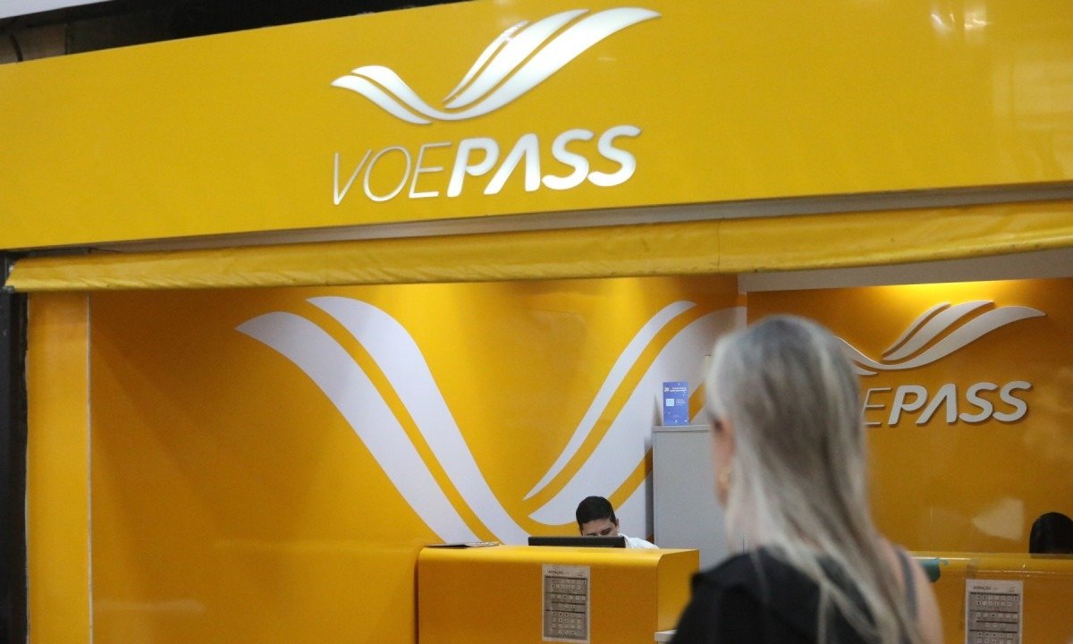 Lojas da VoePass estão fechadas aos clientes nos aeroportos brasileiros e balcões de check-in estão vazios; ANAC suspendeu todas as operações da companhia  
       -  (crédito: Renato S. Cerqueira/Ato Press/Folhapress )