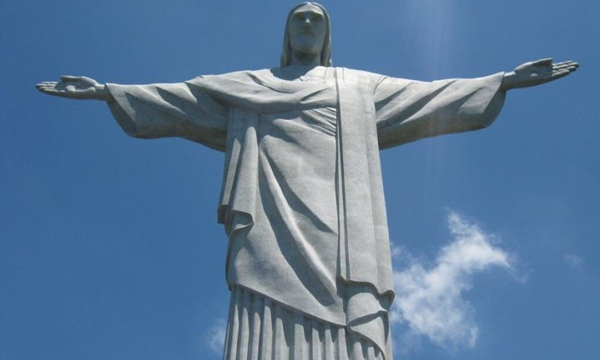 O órgão orienta aos turistas que já compraram passagens para ver o Cristo que solicitem a restituição do valor ou aguardem até a liberação para funcionamento -  (crédito: Flickr just a Brazilian man)
