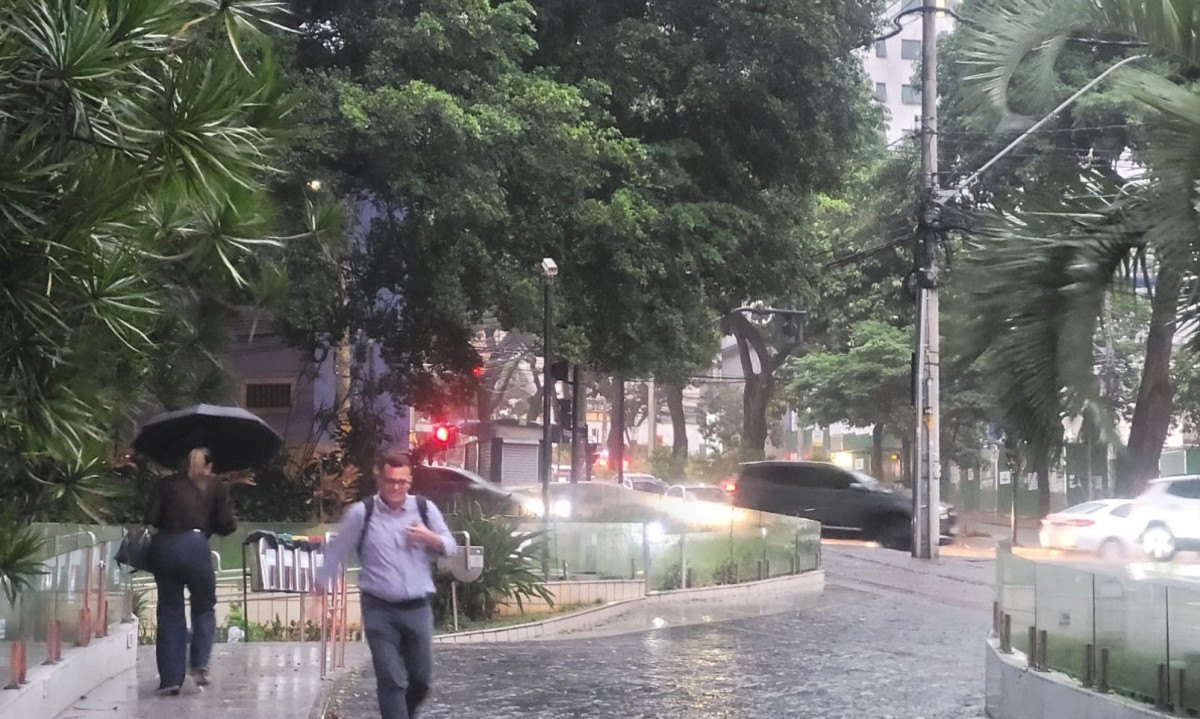 Belo Horizonte tamb&eacute;m est&aacute; sob alerta para granizo nesta segunda-feira (17/3) -  (crédito: Gladyston Rodrigues/EM/D.A)