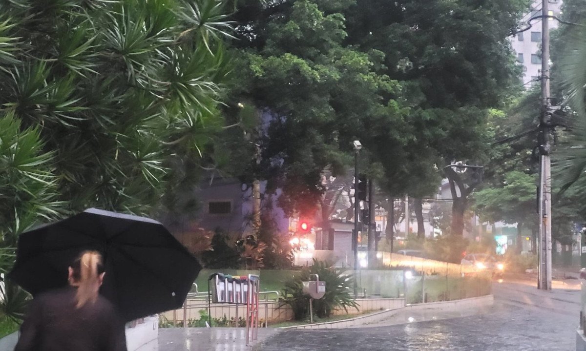 BH tem chuva extremamente forte em algumas regionais, nesta segunda-feira -  (crédito: Gladyston Rodrigues/ EM / D.A Press)