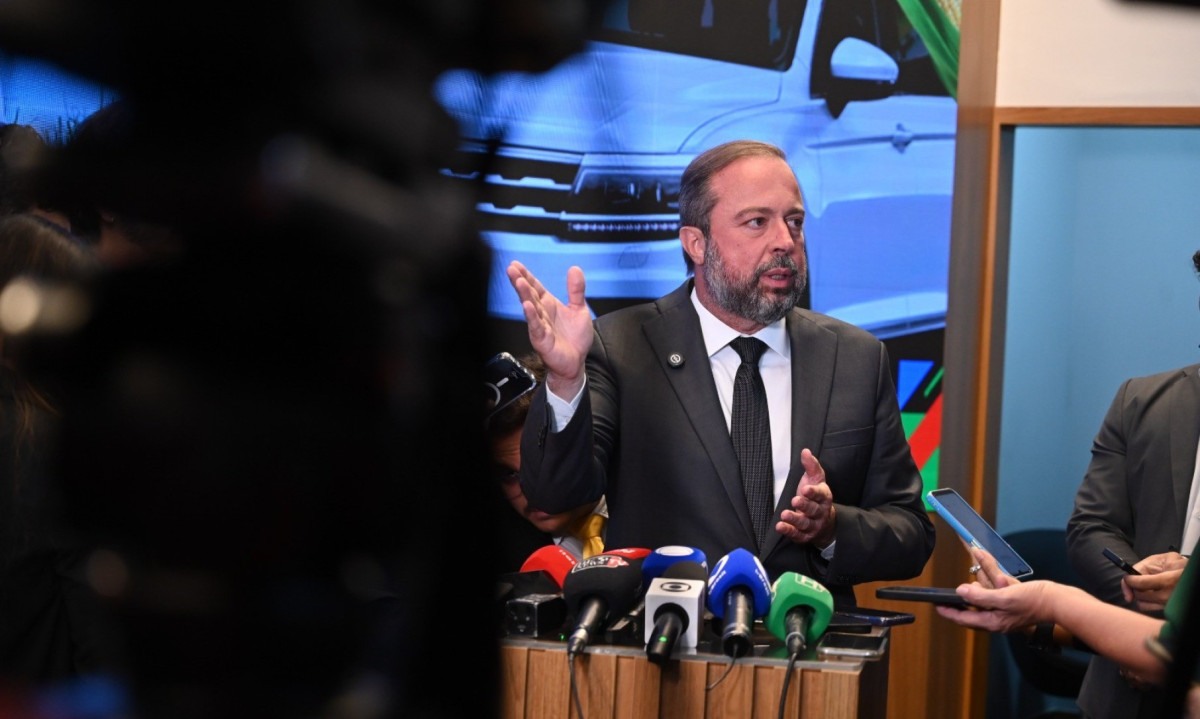 Ministro de Minas e Energia, Alexandre Silveira anuncia ado&ccedil;&atilde;o de combust&iacute;vel E30, que aumenta a porcentagem de etanol na gasolina -  (crédito: Ricardo Botelho/MME)