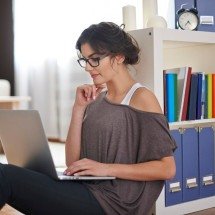 Naturopatas desmistificam sintomas da menopausa em curso -  gpointstudio/ FreePik