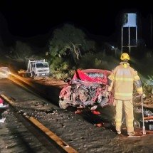 Motorista morre em batida frontal entre carro e caminhão - CBMMG