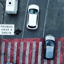 Duas semanas após carnaval, Centro de BH tem placas de sinalização viradas - Leandro Couri/EM/D.A Press