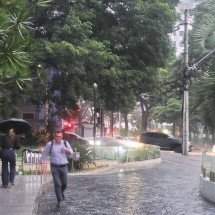BH: Avenida Teresa Cristina é bloqueada por causa de fortes chuvas - Gladyston Rodrigues/EM/D.A