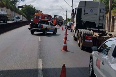 Faixas da esquerda e central da Via Expressa estão fechadas para atendimento à ocorrência -  (crédito: Transcon/Divulgação)