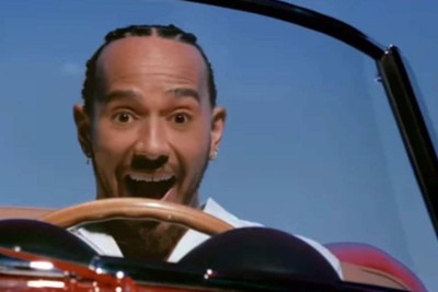 Lewis Hamilton em cena de 'Curtindo a vida adoidado' -  (crédito: Reprodução / Instagram)