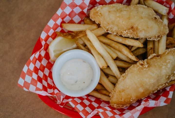 Bacalhau: O ‘Fish n' Chips’ é um dos pratos mais tradicionais da Inglaterra, mas além da versão quente, há também uma opção gelada… 