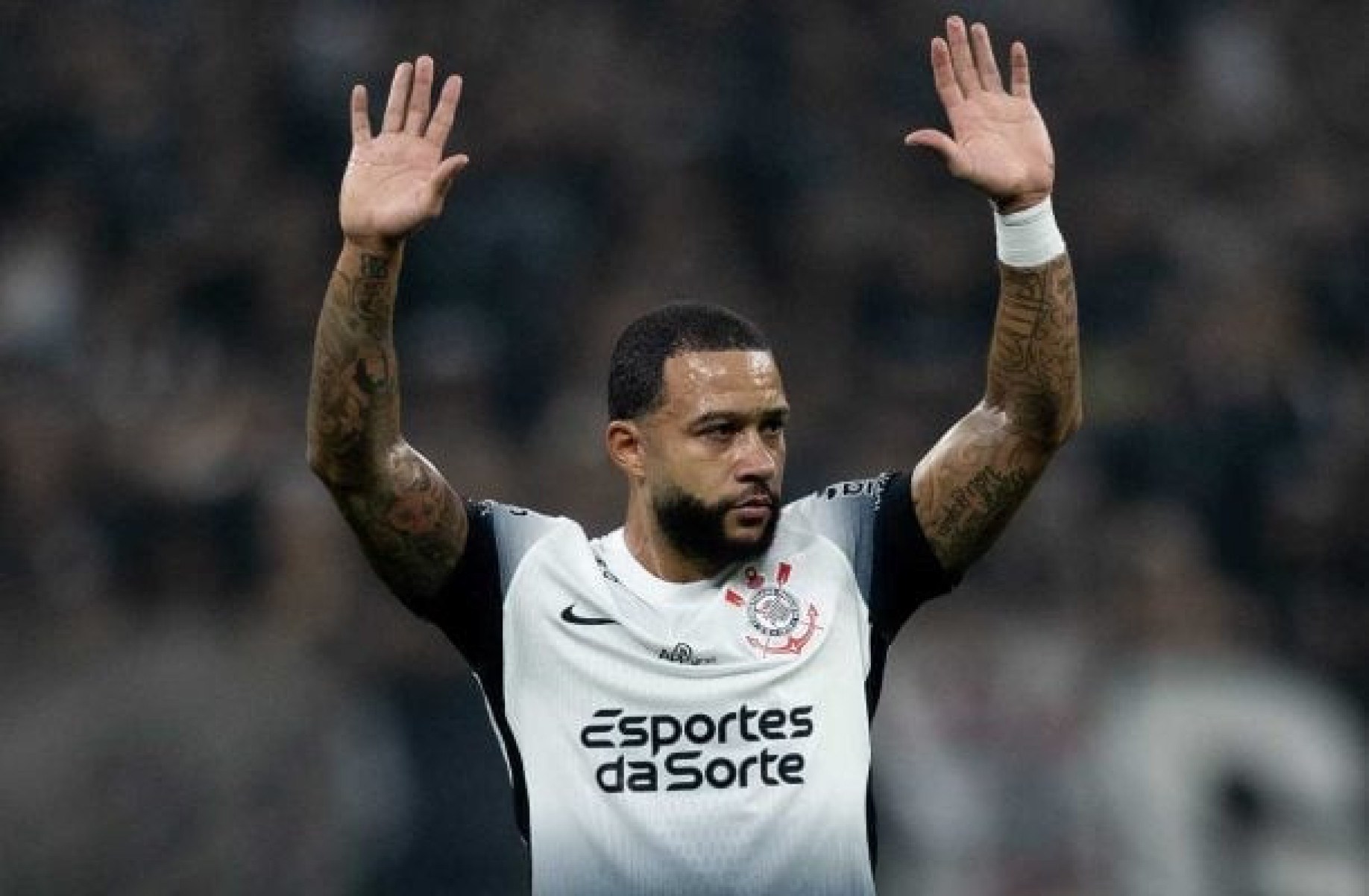 Depay garante bônus com nova assistência pelo Corinthians