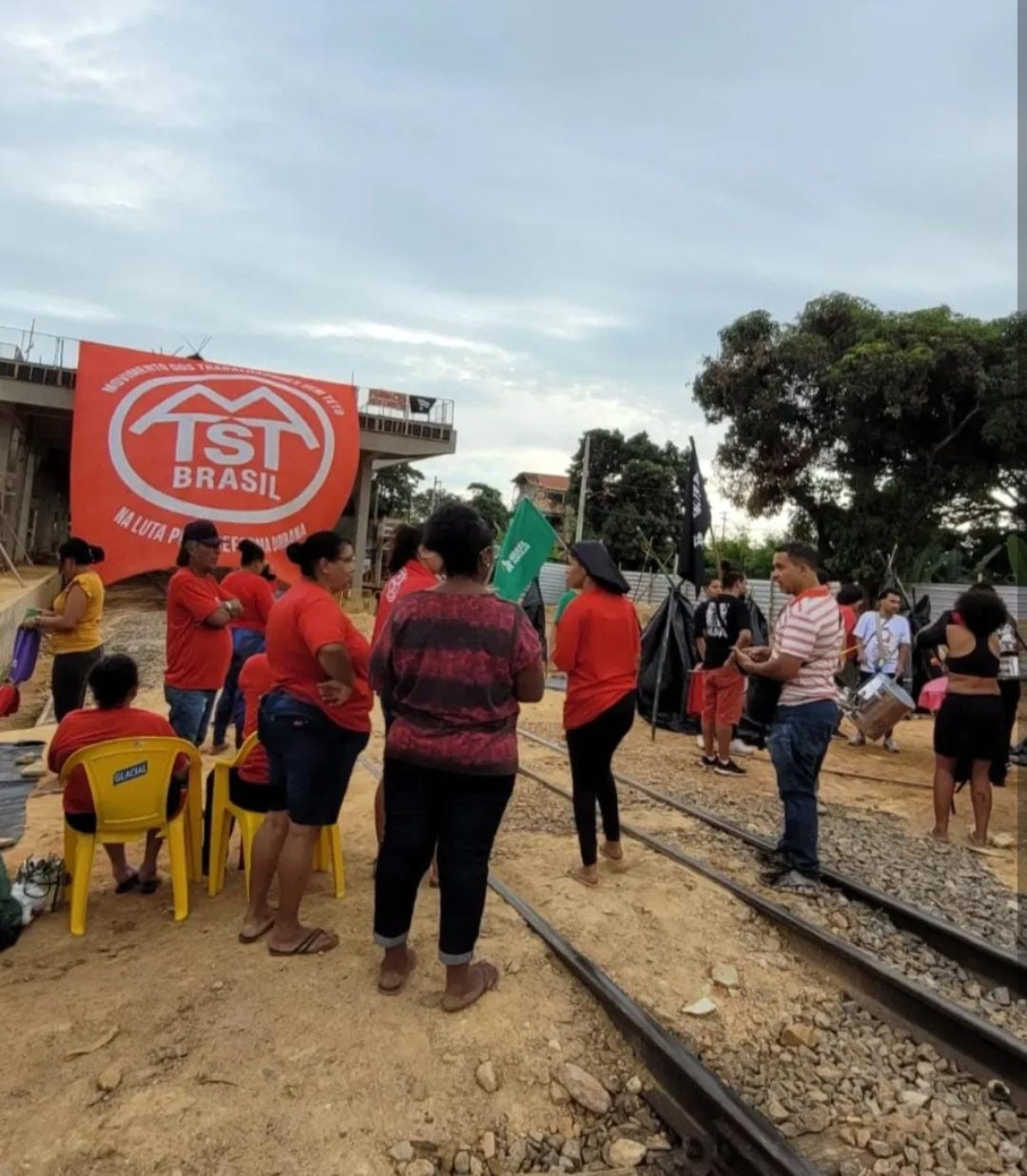 Manifestantes ocupam obras da Linha 2 do Metrô de BH na manhã desta segunda (17)-Edésio Ferreira/EM/DA Press