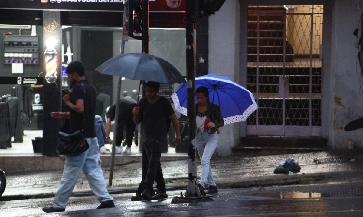 H&aacute; previs&atilde;o de chuva com raios e rajadas de vento em torno de 50 km/h, nesta ter&ccedil;a (18/3) -  (crédito: Marcos Vieira/EM/D.A Press)