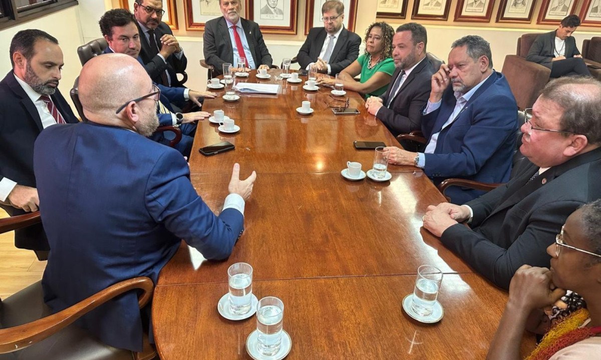 Deputados se reuniram com o presidente do TCE, conselheiro Durval Ângelo -  (crédito: Divulgação)