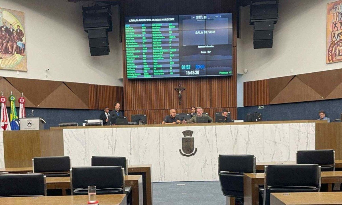 Foi aprovado em segundo turno, nesta ter&ccedil;a-feita (18/3), o projeto de lei que reajusta em 10% o sal&aacute;rio dos servidores da C&acirc;mara Municipal de BH -  (crédito: Larissa Figueiredo/EM/D.A Press)