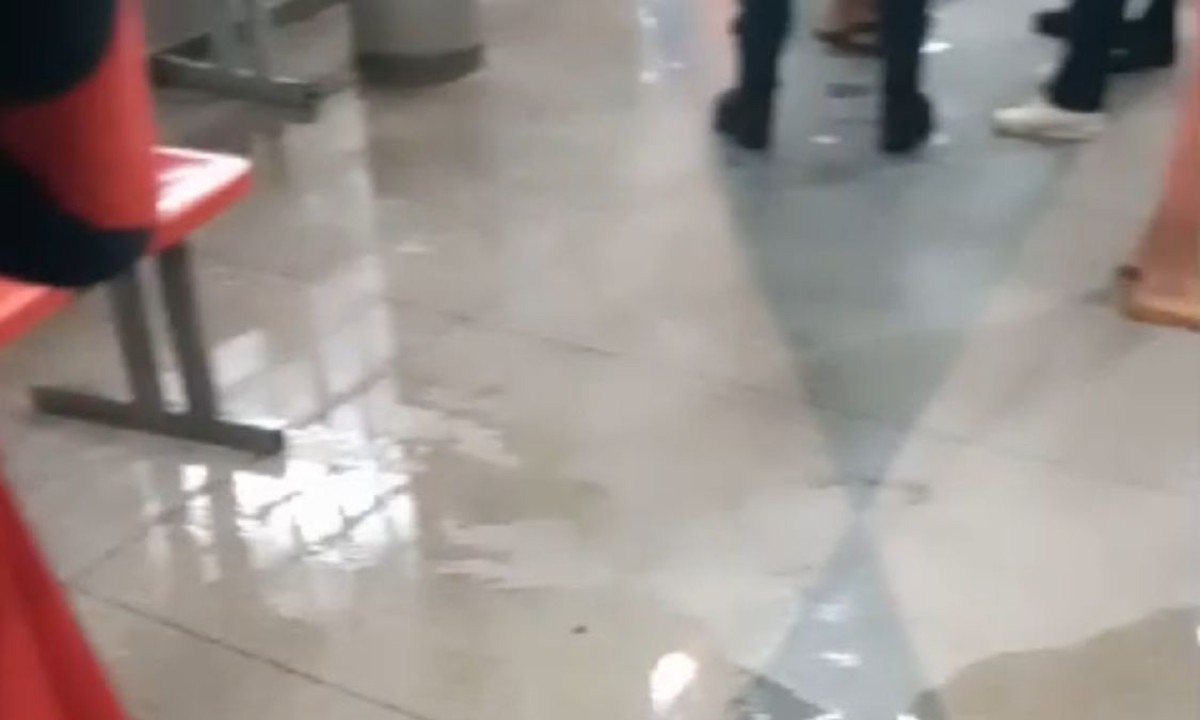 Pacientes ficam ilhados na UPA Barreiro durante temporal na tarde desta terça-feira (18/3) -  (crédito: Reprodução/Redes sociais)