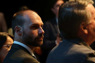 Gonet diz a Moraes que é contra recolher passaporte de Eduardo Bolsonaro