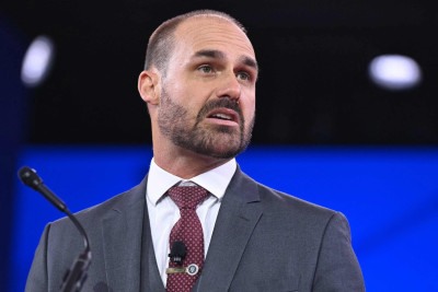 O deputado Eduardo Bolsonaro vem se encontrado com políticos americanos e tentando sancionar o ministro Alexandre de Moraes e o presidente Lula -  (crédito: SAUL LOEB / AFP)