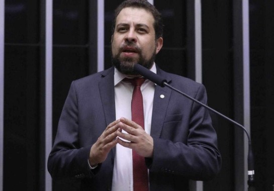 Crise no PSOL, sondagem para o governo, futuro no PT: o labirinto de Boulos