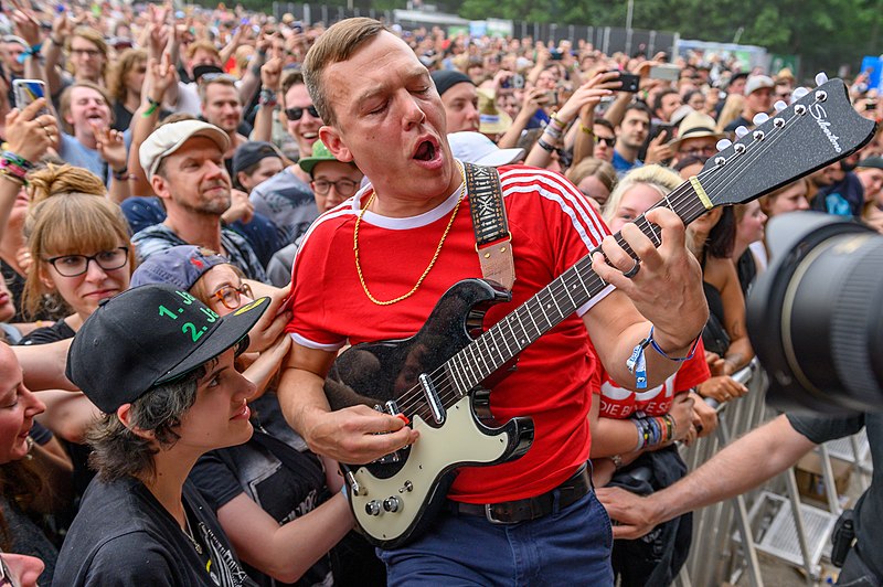 “O Brasil é um dos nossos lugares favoritos, temos uma forte ligação com os fãs aí”, declarou Brad Shultz, guitarrista do Cage The Elephant, ao portal G1 em 2017. -Stefan Brending/Wikimedia Commons