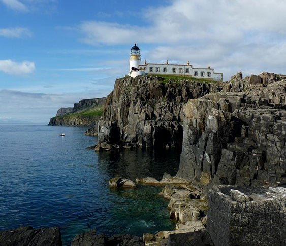 Farol de Neist Point, Escócia - Fica na Ilha de Skye, maior do arquipélago das Hébridas. Construído em 1900, situa-se à beira de gigantescas falésias. 