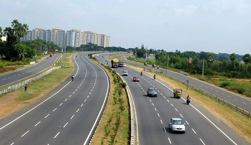 ConcluÃ­da em 2012, tem trechos de quatro e atÃ© seis pistas, com grande trÃ¡fego o ano inteiro. 