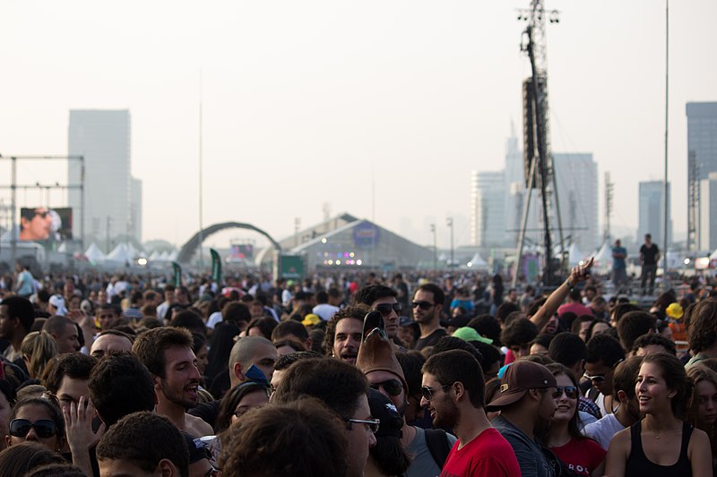 Após duas edições no Jockey Club, o Lollapalooza Brasil passou a ocorrer no autotódromo de Interlagos, na Zona Sul de São Paulo. 
-Gustavo Paques/Wikimedia Commons