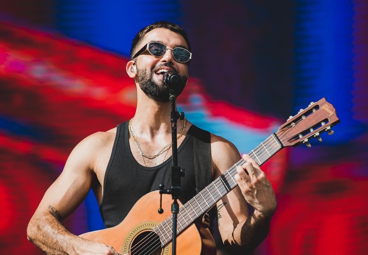O show de 2019 do cantor capixaba de indie foi cancelado devido às fortes chuvas e ele se apresentou em uma festa de casa noturna pós-Lolla voltada para fãs que estiveram no festival. 
-Divulgação