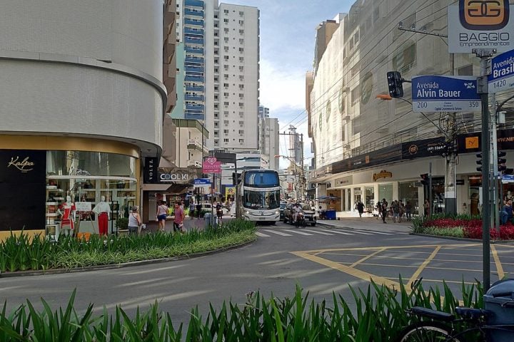 O empreendimento ficará em um dos pontos mais movimentados da cidade, na esquina da Avenida Brasil com a Alvin Bauer.