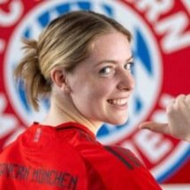 Sobrenome de jogadora causa polêmica por semelhança com ditador - No Ataque Internacional