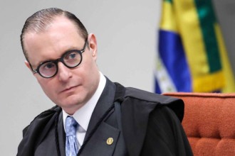 Zanin arquiva ação contra senador bolsonarista que exaltou violência policial