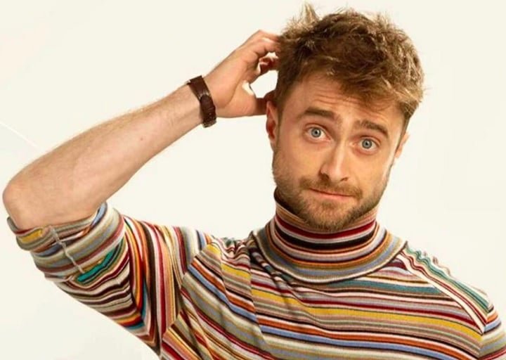 O britânico Daniel Radcliffe, 35, ficou conhecido por viver o bruxo Harry Potter nos cinemas. Veja curiosidades sobre a vida e a carreira dele!