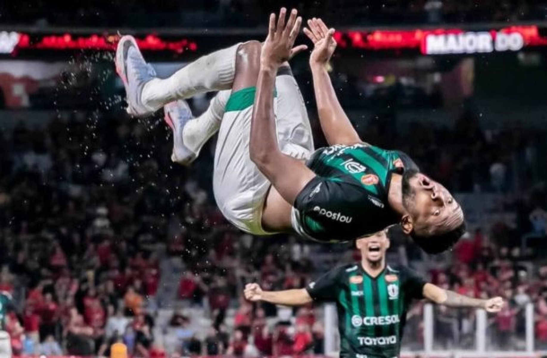 Maringá cala a Ligga Arena, humilha o Athletico e se classifica para a final do Paranaense