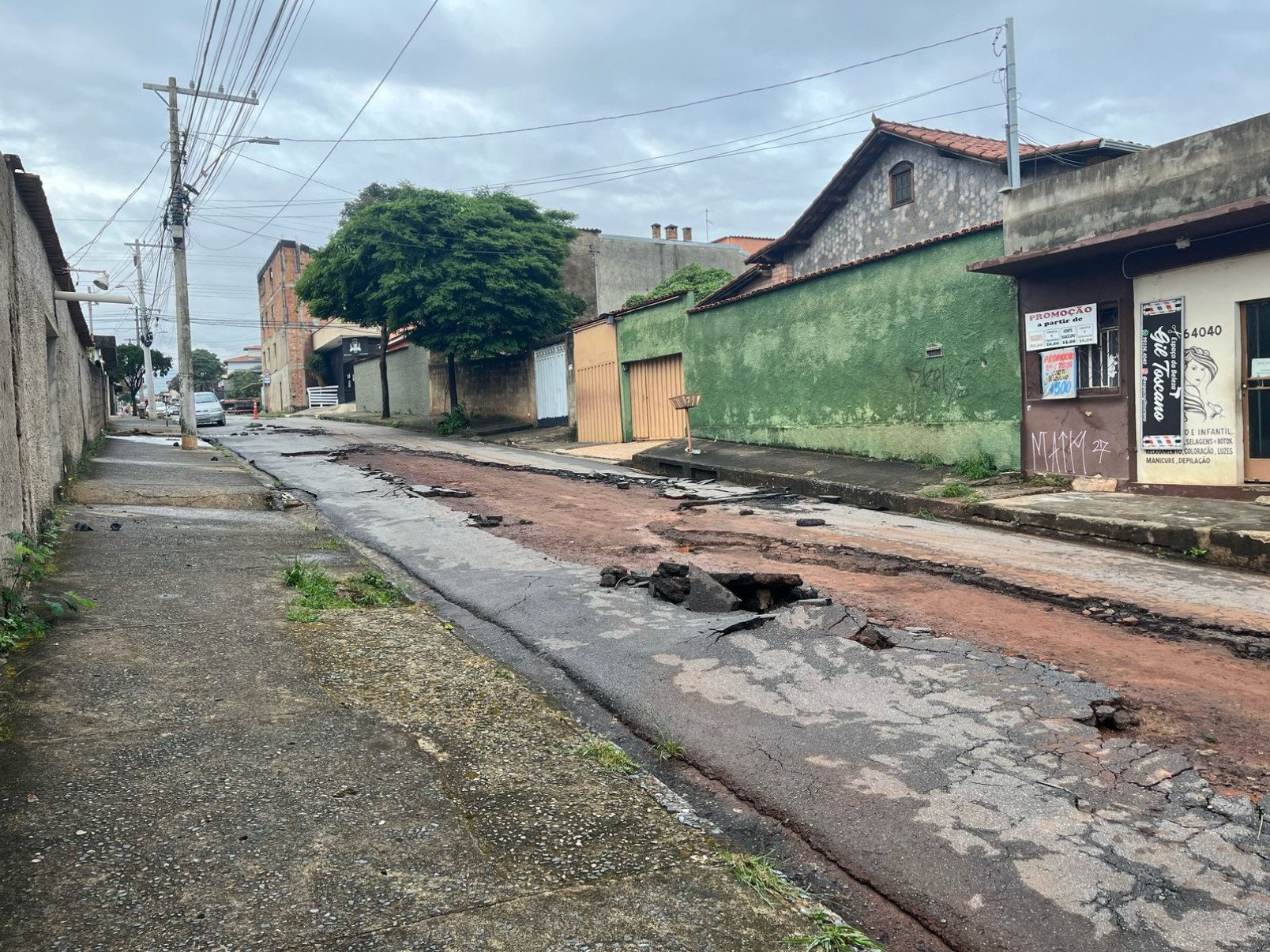 Rua Davi Fonseca após temporal-Giovanna de Souza/EM/D.A. Press