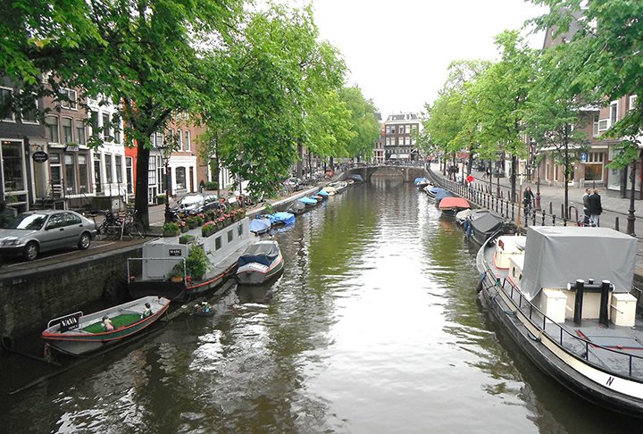 Das Américas, a gente parte para a Europa. Na Holanda, tem a Spiegelgracht.