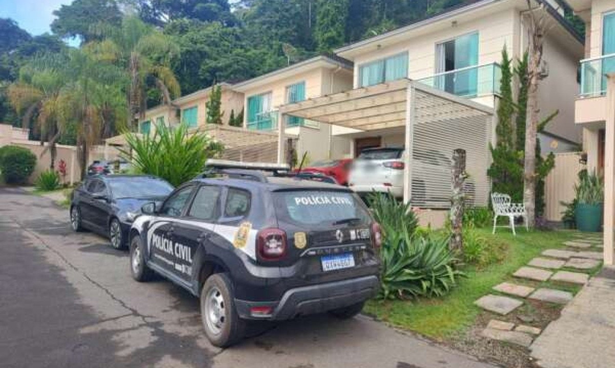 Na casa da influenciadora presa, foram apreendidos carros de luxo, eletr&ocirc;nicos, rel&oacute;gios, &oacute;culos e bolsas de grife -  (crédito: Pol&iacute;cia Civil do Estado do Cear&aacute; / Divulga&ccedil;&atilde;o)