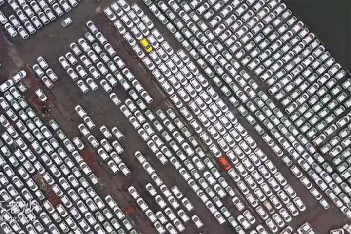Ainda segundo a publicação, houve casos de veículos que ficaram parados em terminais há três anos e alguns portos precisam alugar espaços nas cercanias para abrigar esses carros. 
