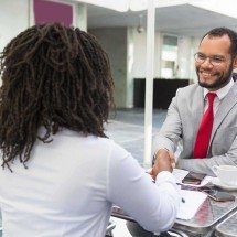 Primeiros minutos da entrevista podem definir contratação, apontam especialistas - DINO